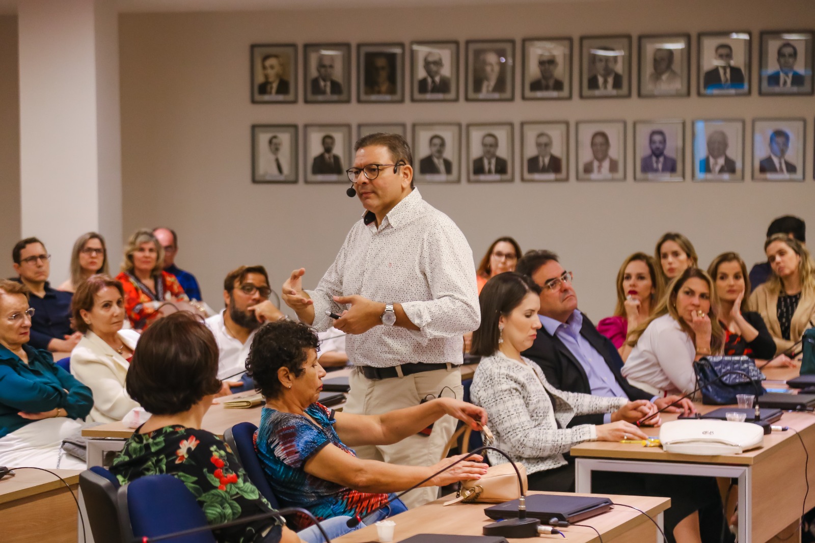 Palestra de Venâncio de Queiroz para auditório corporativo